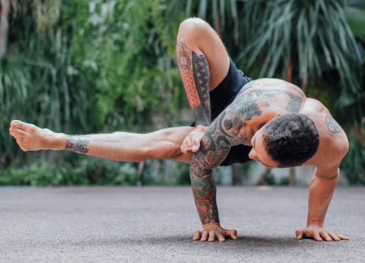 Alo Moves Vs Glo Vs Yoga International Vs Gaia 2022 Online Yoga